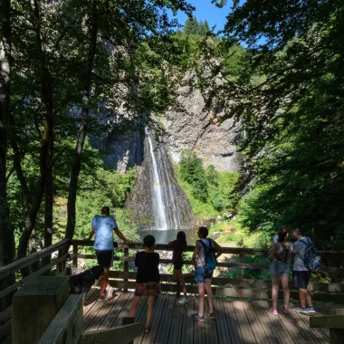 Group looking at the Ray-Pic Waterfall