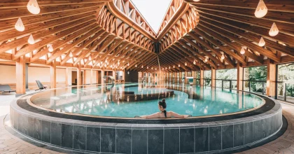 Woman relaxing at the Séquoia Redwood Spa in Vals-les-Bains