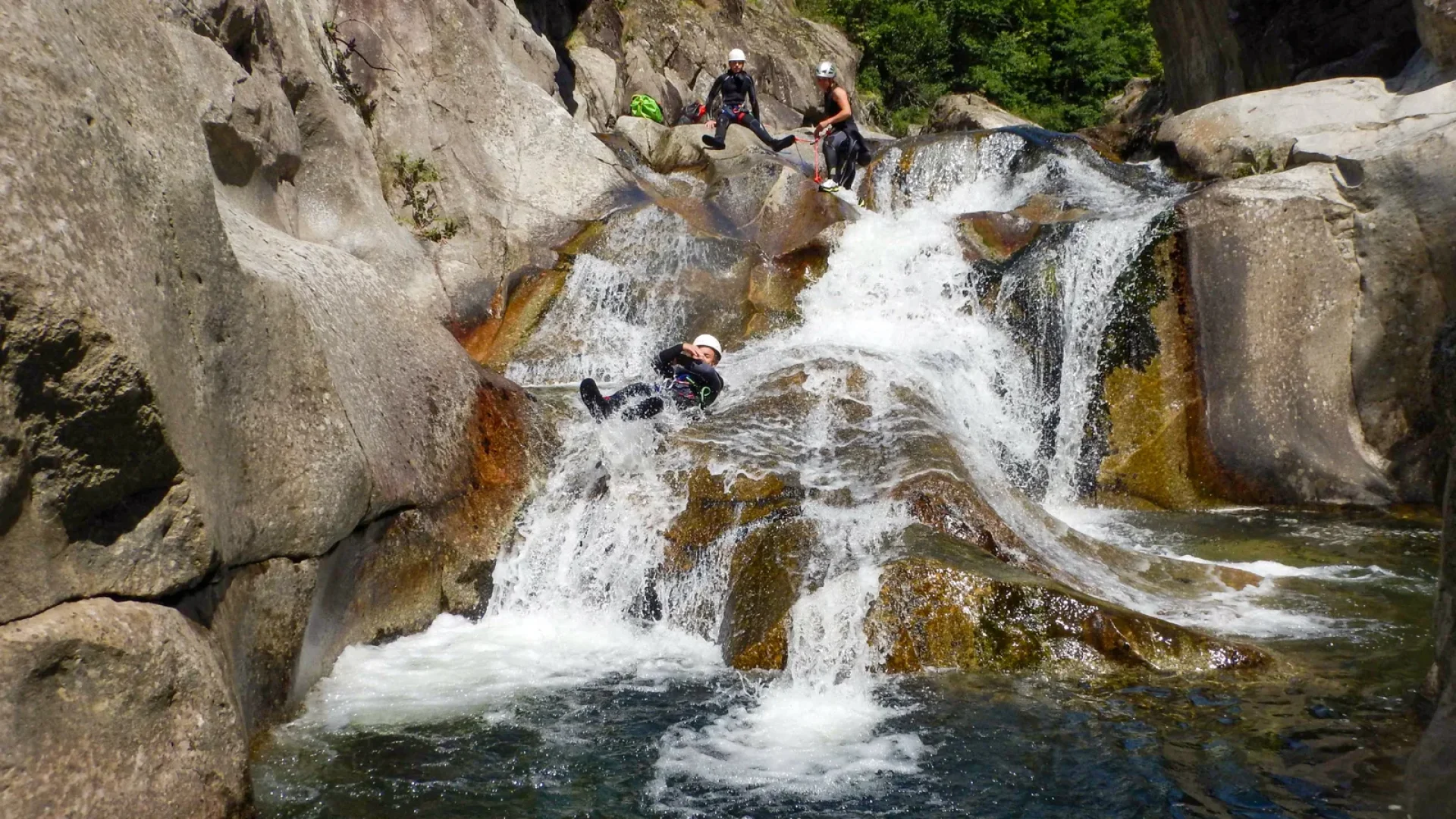 Group practicing canyoning with the "Bureau des moniteurs"