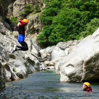 Group practicing canyoning