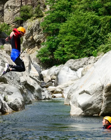 Group practicing canyoning