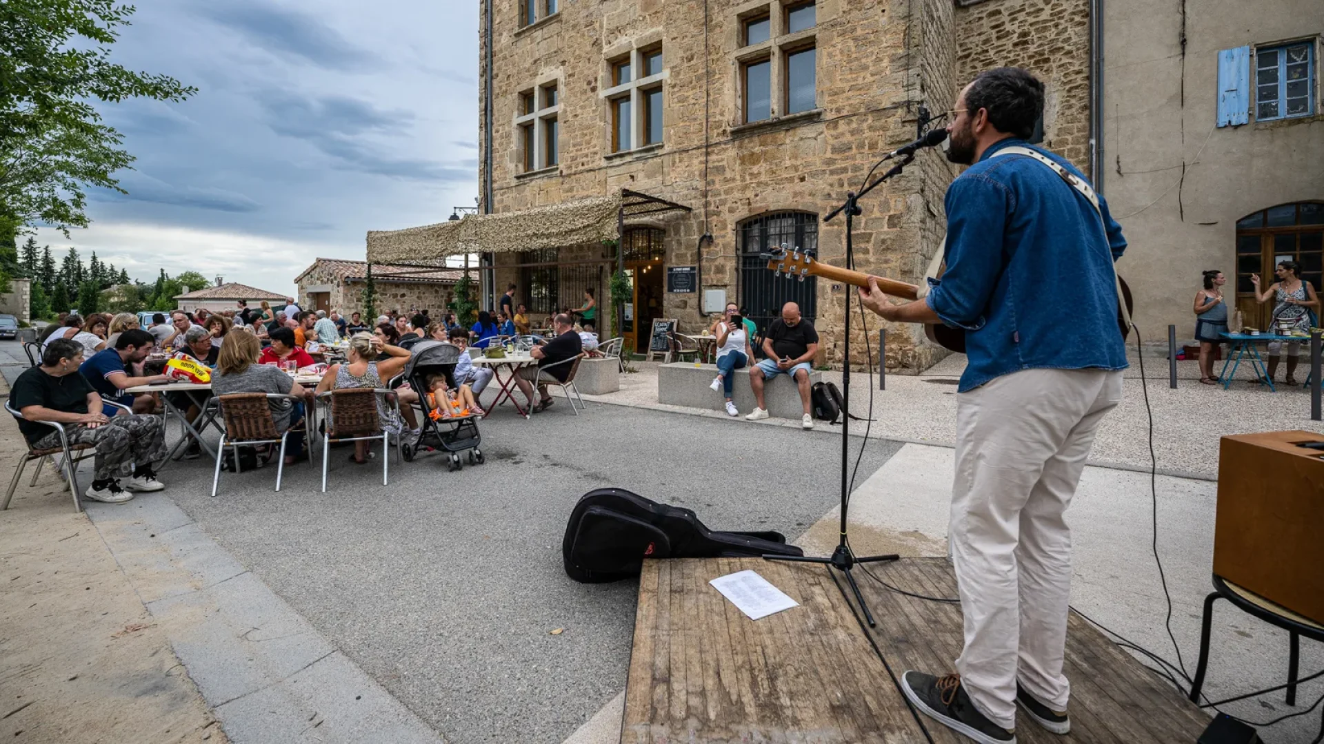 Musical evening at the village with outstanding character of Vinezac, in summer