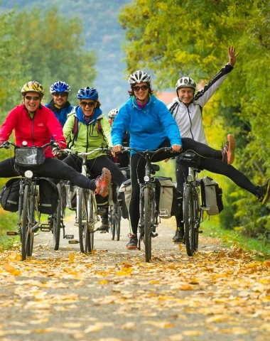 Joyfull group on bike, on the ViaRhôna, in autumn
