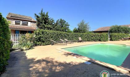 Gîtes de France - Gîte de Jade avec piscine à partager et terrasse avec vue