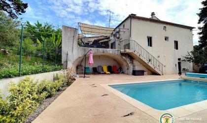Gîtes de France - Maison de village avec piscine privative