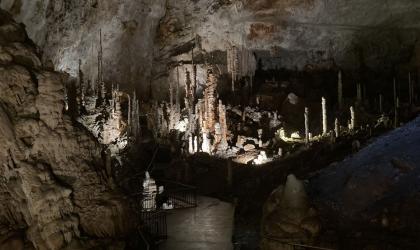 Aven d'Orgnac - lumières grotte salle de joly