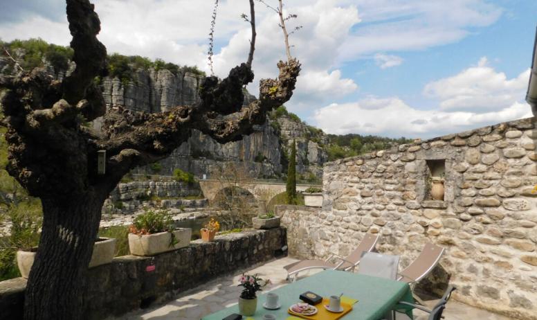 Clévacances - terrasse , le pont, l'Ardèche