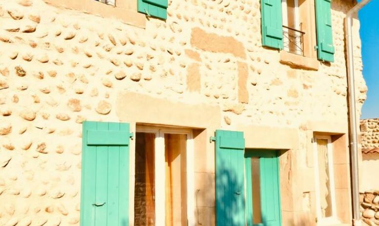 Gîtes de France - Gîte avec des façade en galets, typique de la région. Une ancienne ferme de 1870 . 