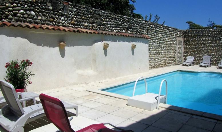 Gîtes de France - Gîte La Provence, 140 m², avec piscine . 