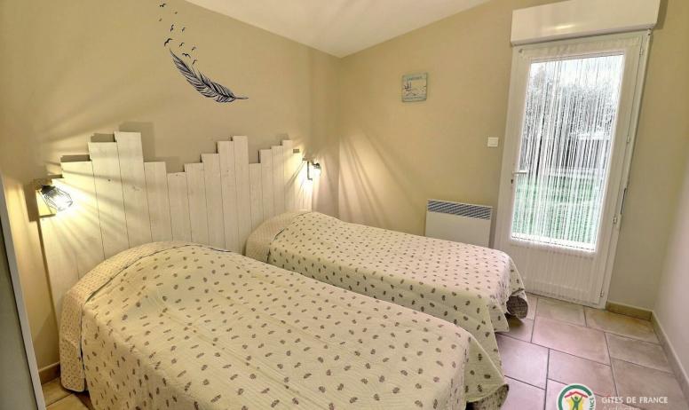 Gîtes de France - Chambre avec deux lits 90 et accès jardin