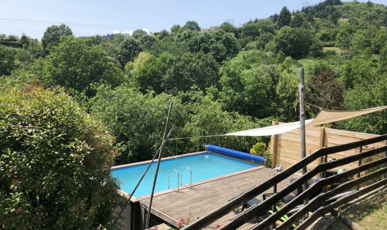 Gîtes de France - La piscine vue de la terrasse du gîte