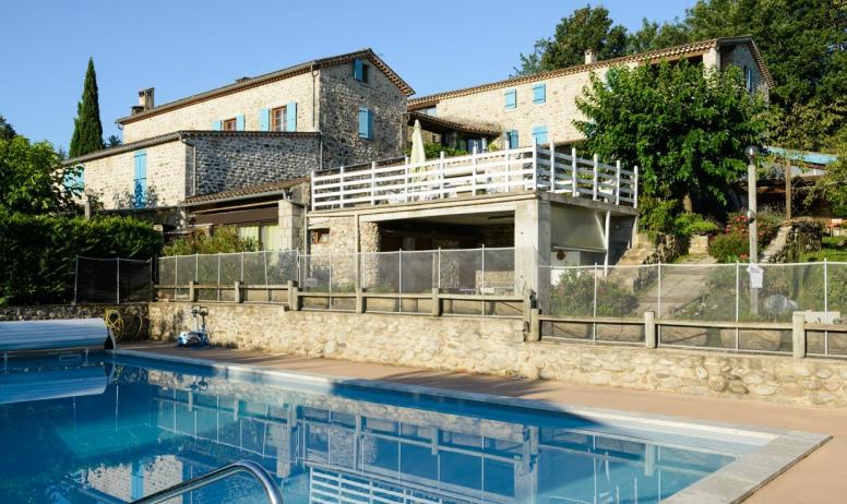 Gîtes de France - Gîte Castor avec espace extérieur privé et terrasse, et piscine à partager