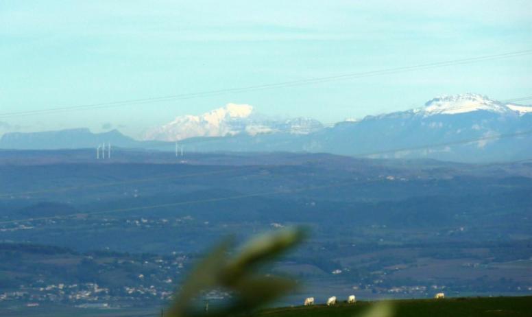 Gîtes de France - depuis la cour vue sur le Mont Blanc , pas tous les jours bien entendu! .