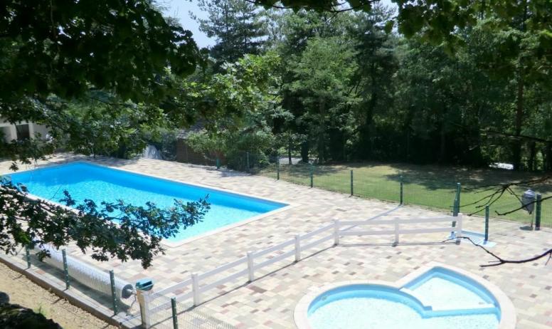 Gîtes de France - Accès gratuit à la piscine de juin à août.