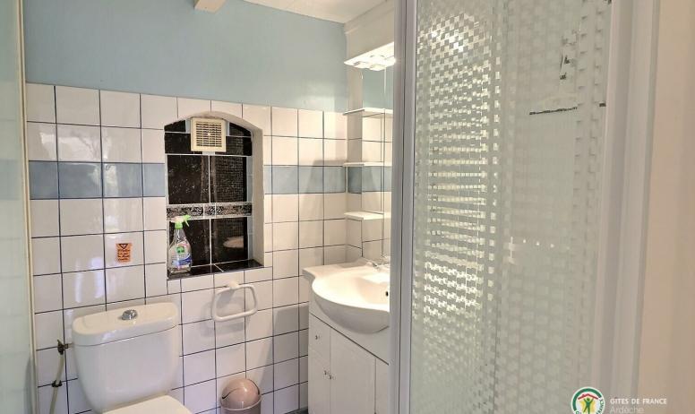 Gîtes de France - Salle d'eau avec douche et wc 