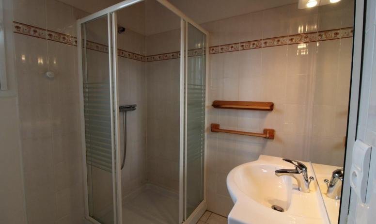 Gîtes de France - Salle de bain au 1er niveau 