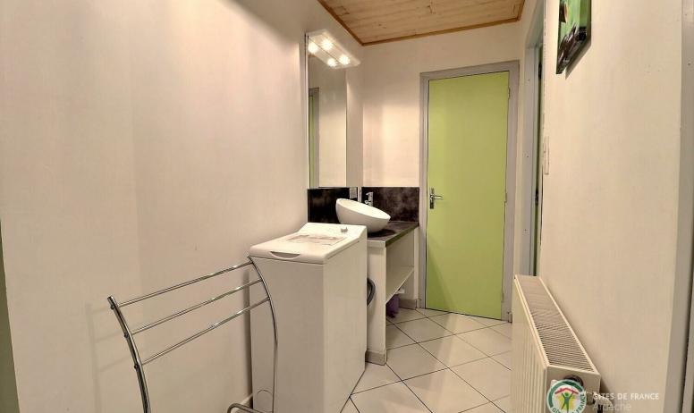 Gîtes de France - La salle d'eau et son wc indépendant