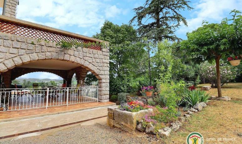 Gîtes de France - Gîte mitoyen avec grand jardin et piscine privée