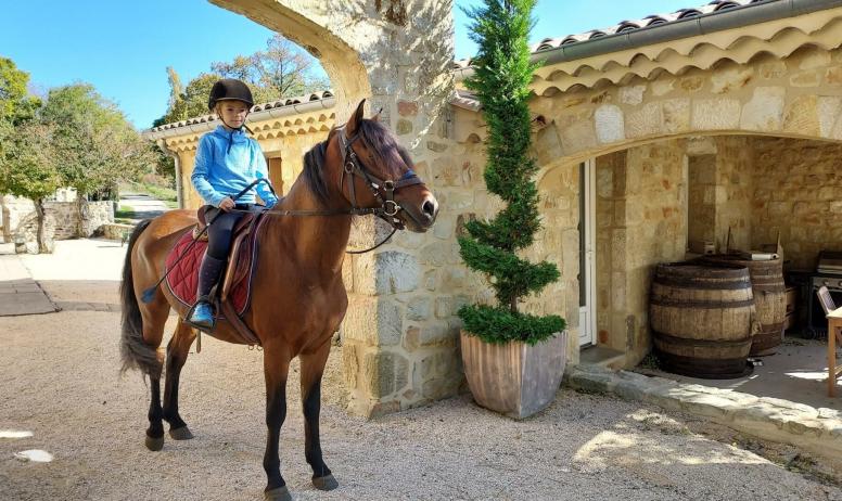 Gîtes de France - Pour le plaisir de vos enfants, une balade à poney offerte pour chaque séjour