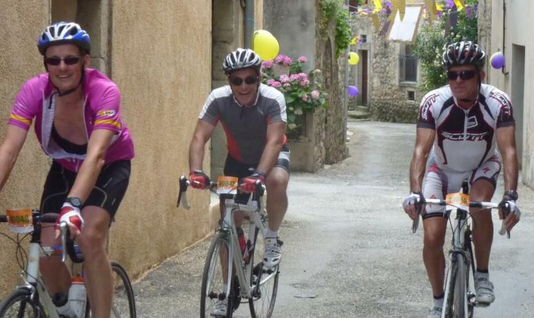 Au Château d'Uzer, l'accueil cycliste, pour l'Ardèchoise notamment !