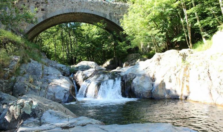 Gîtes de France - La Pervenche à 10 km : l'Ardèche sauvage dans toute sa splendeur (possibilité de baignade)