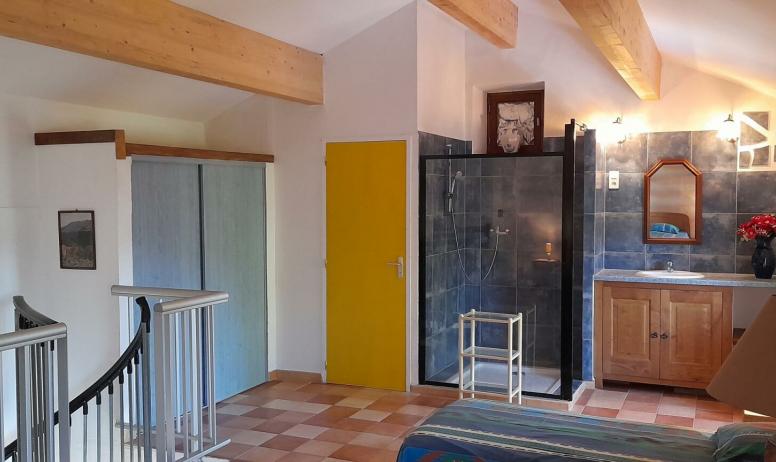Gîtes de France - Chambre avec douche et WC séparés à l'étage