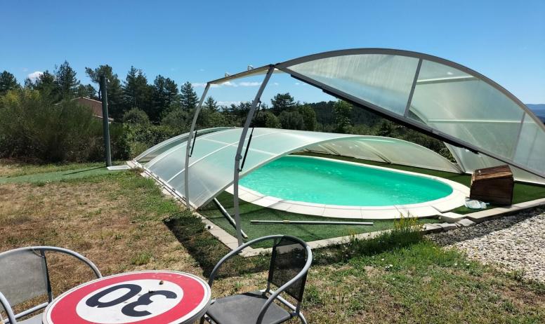 Gîtes de France - Détente à la piscine 