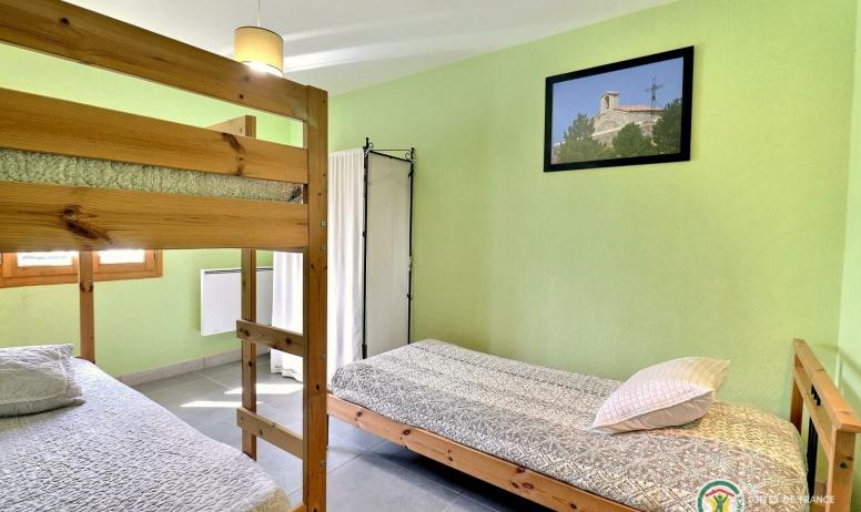 Gîtes de France - Chambre avec lit superposé et lit en 90