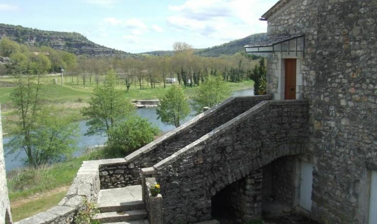 Gîtes de France - Vue directe sur la rivière ainsi que sur gorges de la Beaume 