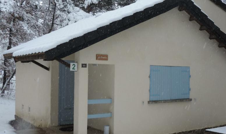 Gîtes de France - Le toit recouvert de neige.