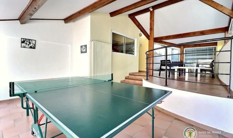 Gîtes de France - La pièce détente avec table de ping-pong