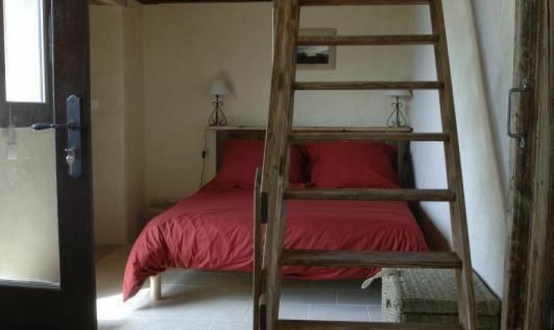 Gîtes de France - Chambre Le Lavoir, avec lit en 140 en bas et lit en 160 en mezzanine