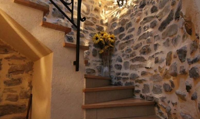 Gîtes de France - Escalier menant aux chambres d'hôtes