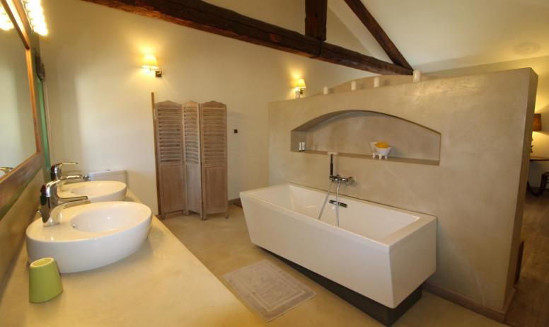 Gîtes de France - salle de bains de la chambre Bambou