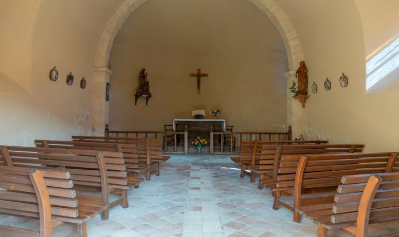 ©sourcesetvolcans - Thueyts - intérieur de la chapelle saint roch ©sourcesetvolcans