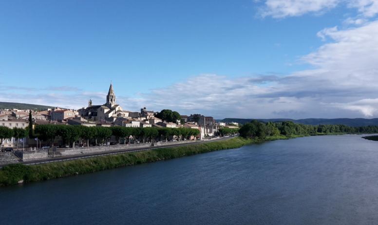 Office de Tourisme du Rhône aux Gorges de l'Ardèche - Une ville au bord du fleuve Rhône