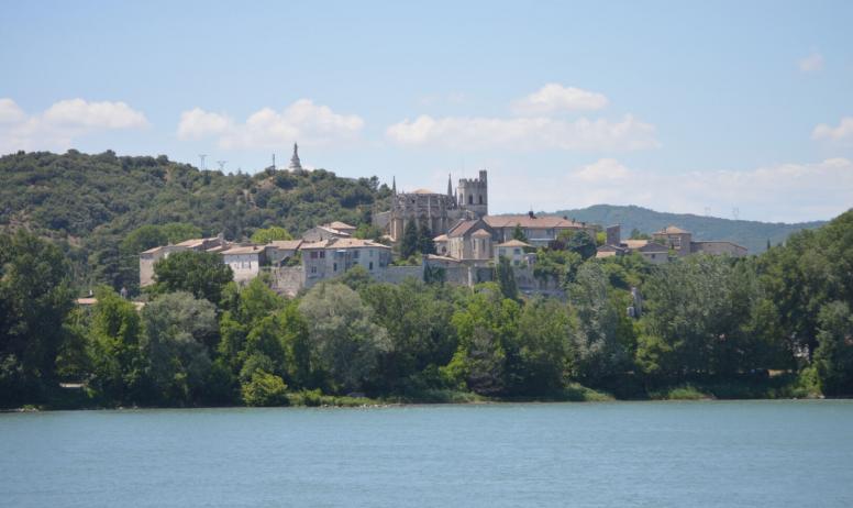 Gorges de l'Ardèche Tourisme - Ville épiscopale, bordée par le Rhône