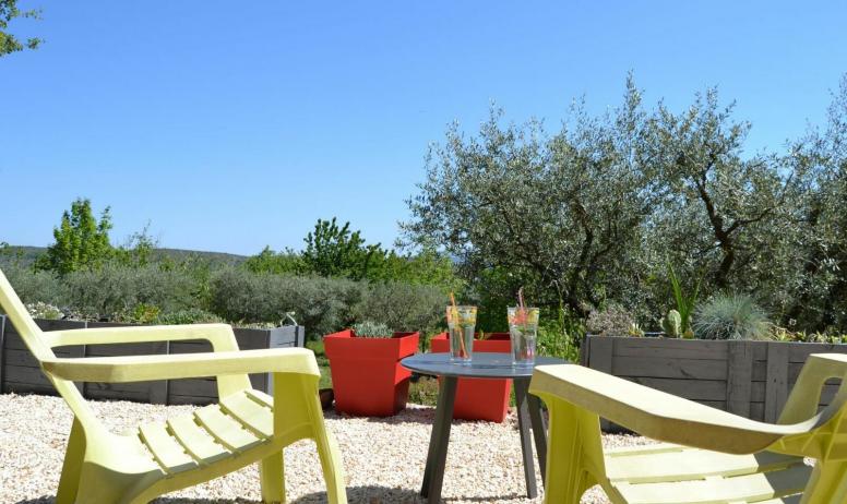 Gîtes de France - Terrasse face à une oliveraie 