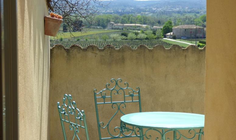 Michel Taillard - Terrasse privative avec vue sur le vignoble