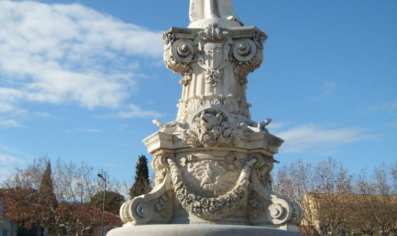 OTI DRAGA - statue de Dona Vierna