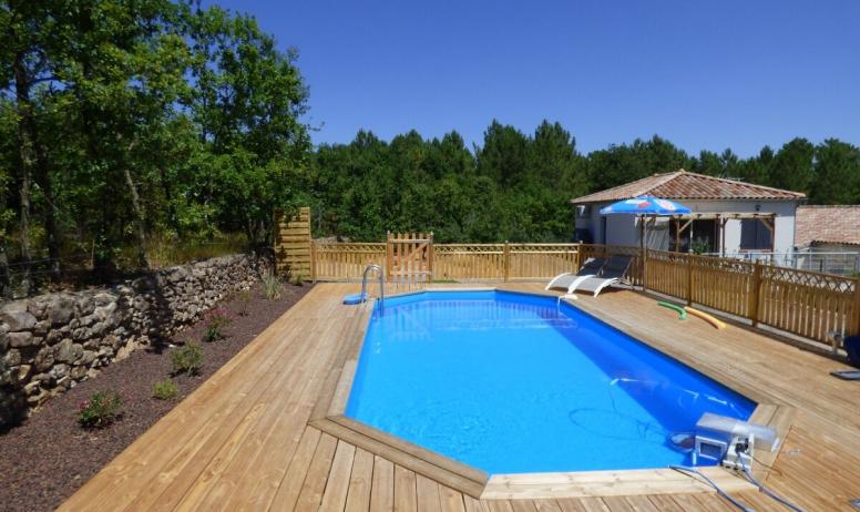 Clévacances - piscine 9x4m avec terrasse en bois de 80m²