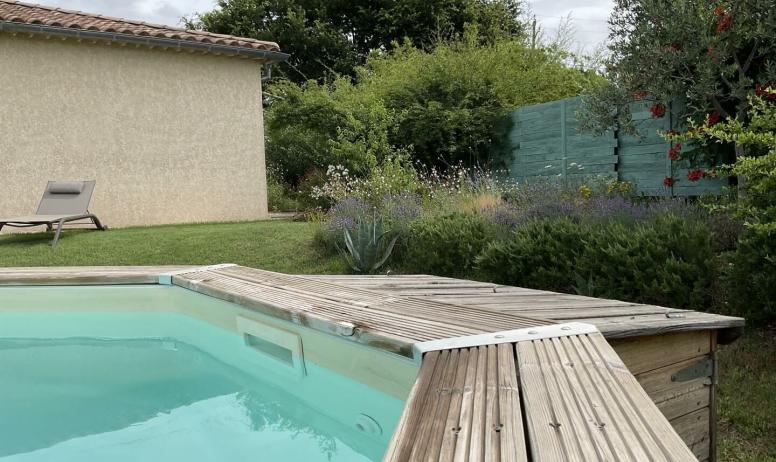 Gîtes de France - Jardin fleuri et piscine privative