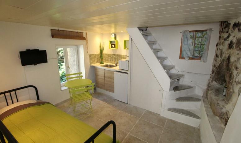 Gîtes de France - Rez de Chaussée Chambre "Pont de Barutel" avec lit en 80 et espace cuisine