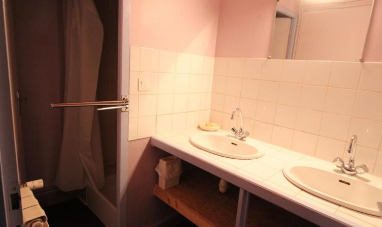 Gîtes de France - 2 salles d'eau identique avec douche et double vasque