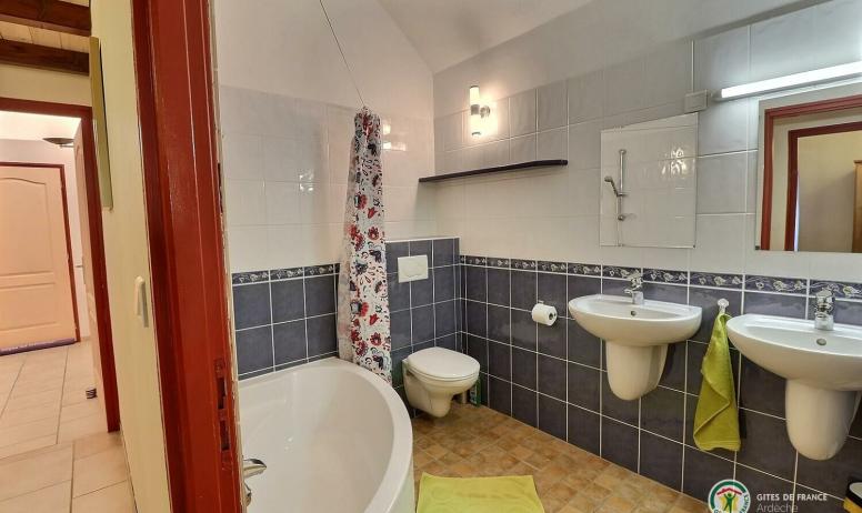 Gîtes de France - Deuxième salle de bain. 