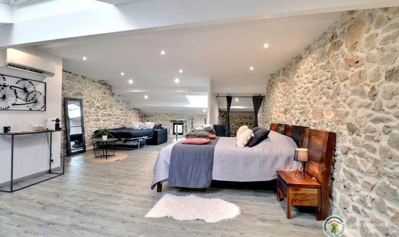 Gîtes de France - La chambre Maë en duplex avec lit en 160 et canapé lit en 140
