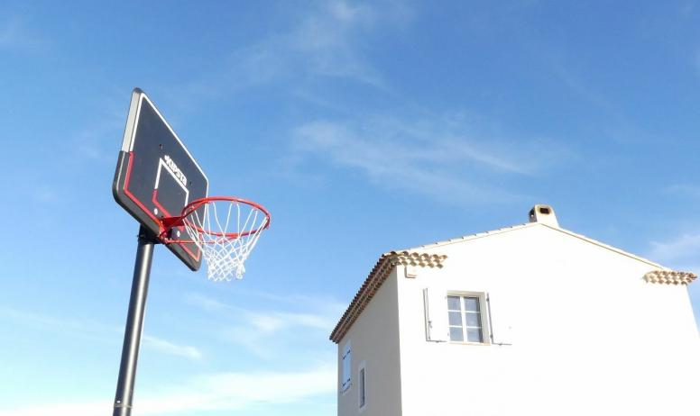 Gîtes de France - Panier de basket / basketball hoop
