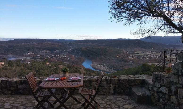Gîtes de France - Petit déjeuner avec vue sur l'Ardèche.