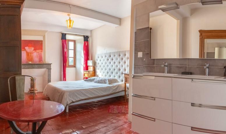 Gîtes de France - Chambre Jonade avec lit 160 et douche italienne
