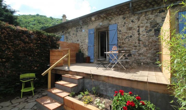 Gîtes de France - Terrasse avec barbecue et jardin